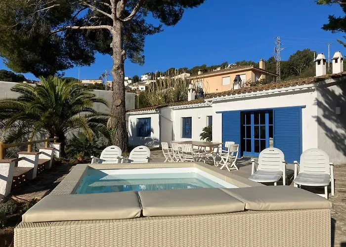 Lets Holidays Big House With Bbq And Dining Room Outside